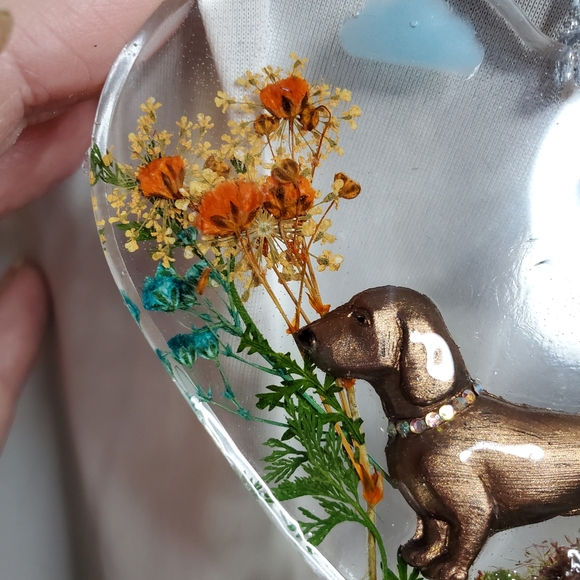 Resin Pressed Flower Heart Shaped Catcher/Ornament - Picture 3 of 6